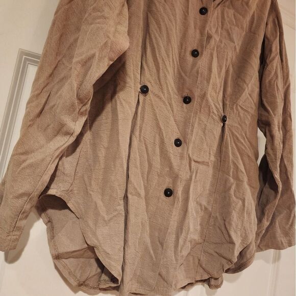 NWT PA Company Boston tan button up tunic Top M - Picture 3 of 5